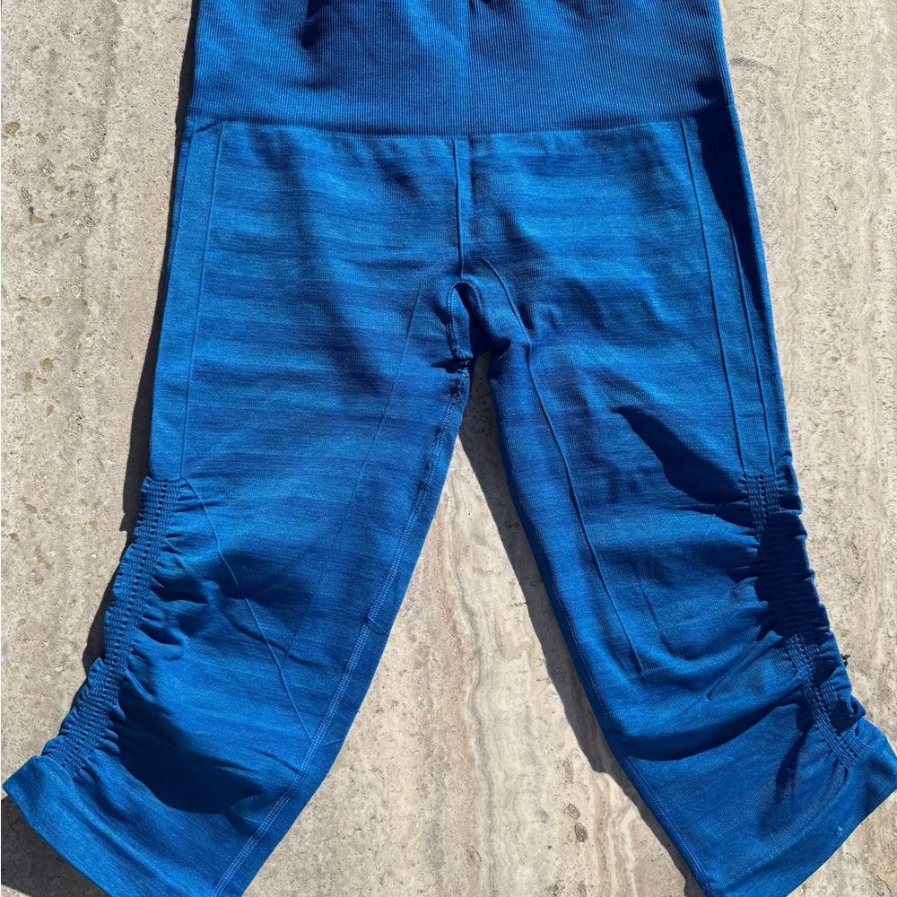 Lululemon Blue Striped Capri Leggings💙